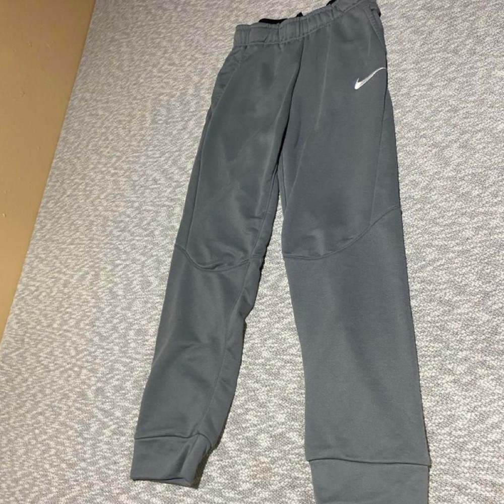 Nike dri fit gray joggers with pockets youth L (10-12). SKU-A919